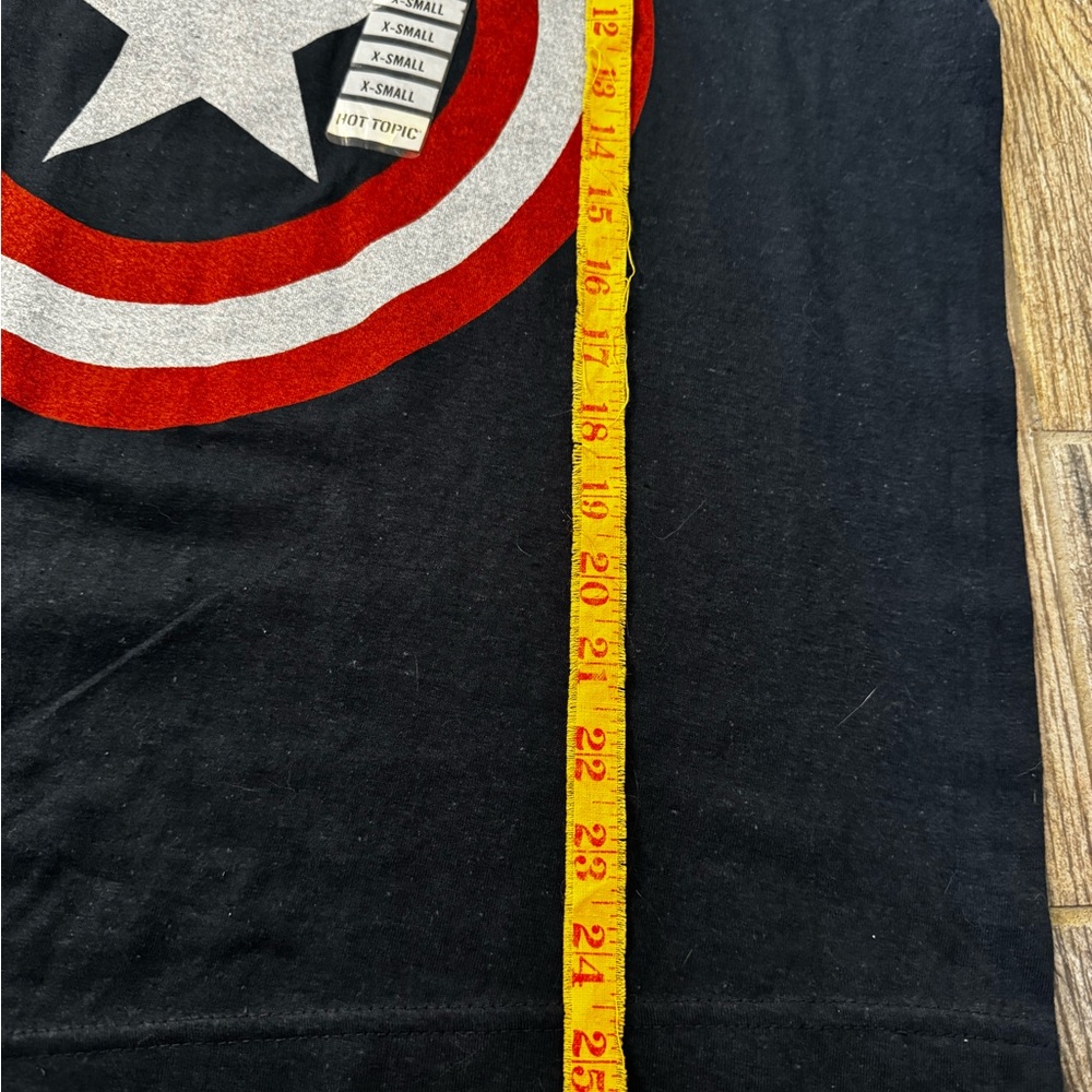 Hot Topic Marvel tshirt - Picture 6 of 6